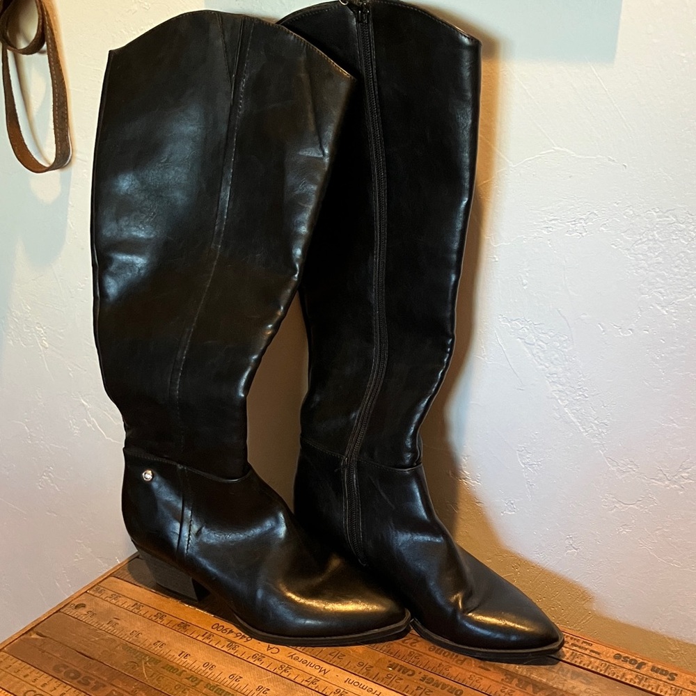 Sleek Black Leather Heeled Boots